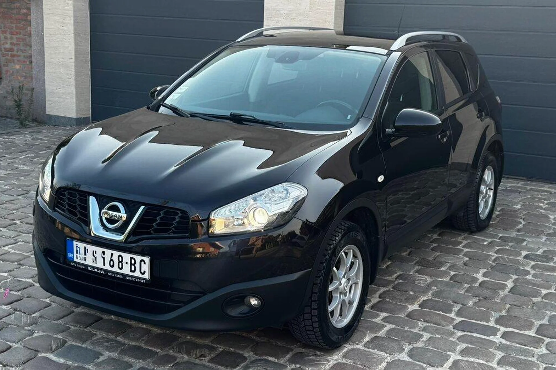 Nissan Qashqai 2.0, 2010 - 1