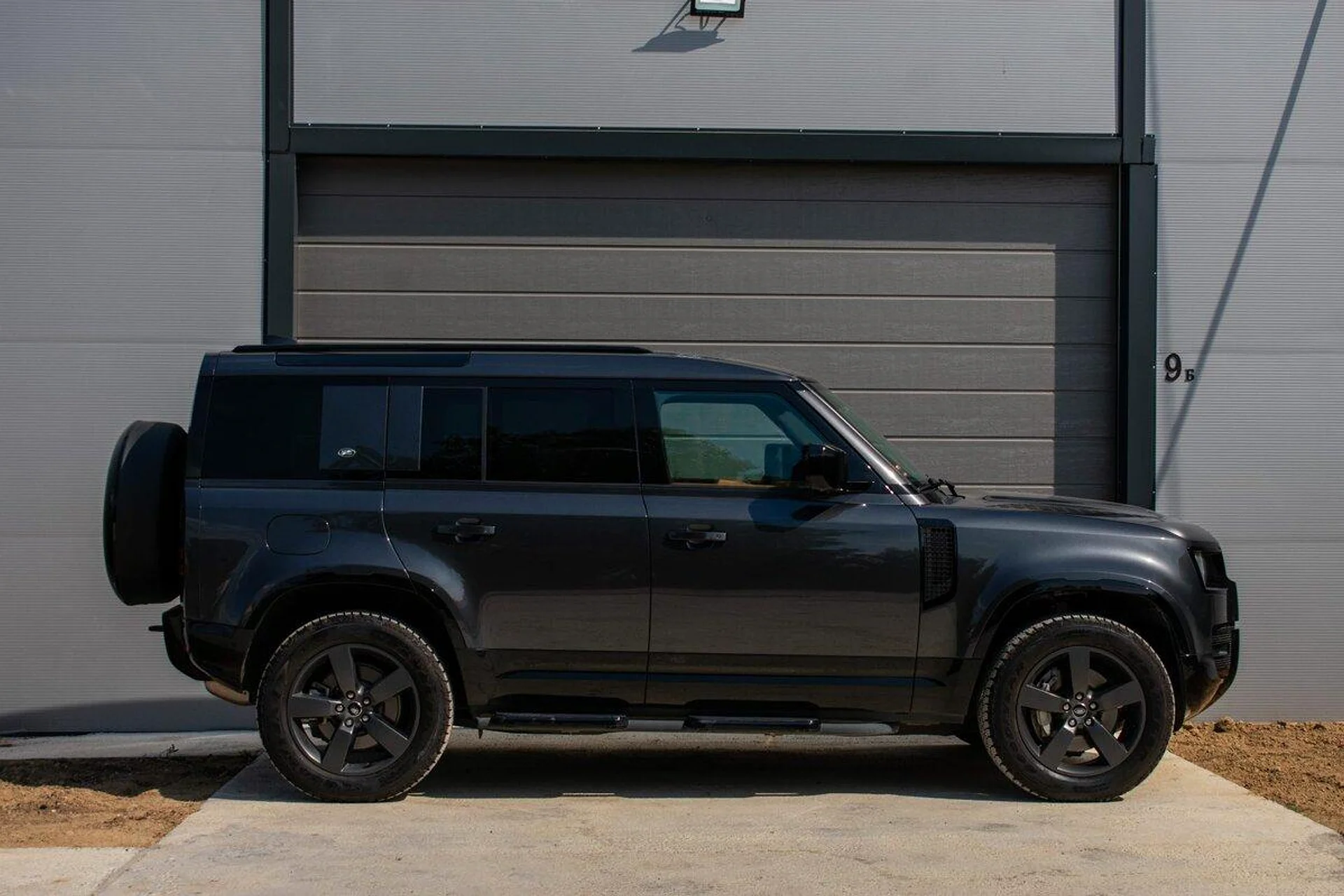 Land Rover Defender 2 3.0, 2024 - 5